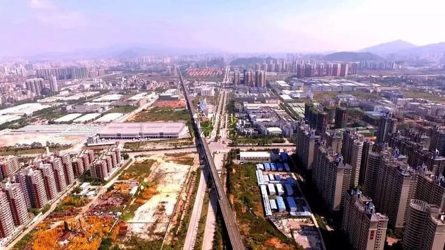 ���ࣺ�����������ڳǽ�����һƬ�ѳ���ʵ����������ģ�